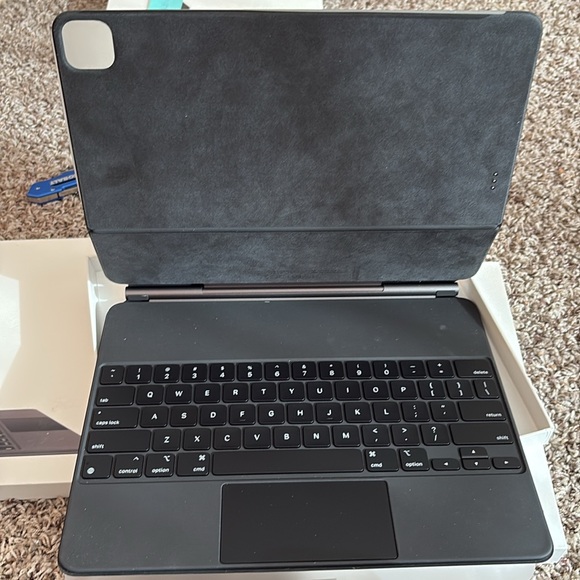 Apple Magic Keyboard for 12.9" iPad Pro 3rd 4th 5th 6th Gen - Black - MJQK3LL/A - Picture 6 of 6